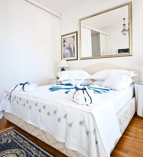 Blue Next To The Ντουμπρόβνικ