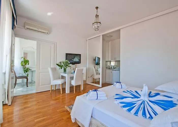 Blue Next To The Ντουμπρόβνικ