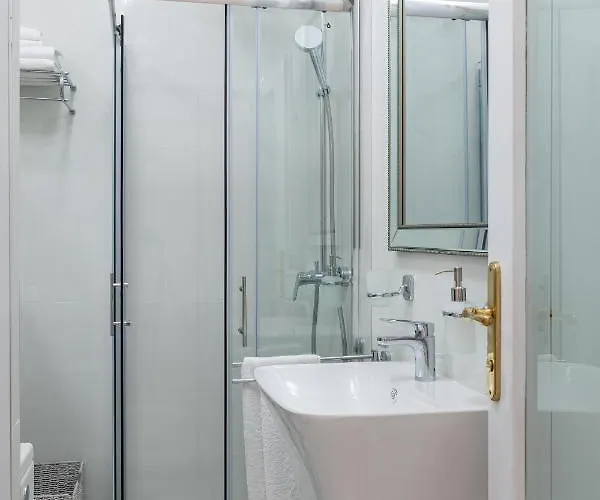 Blue Next To The Ντουμπρόβνικ